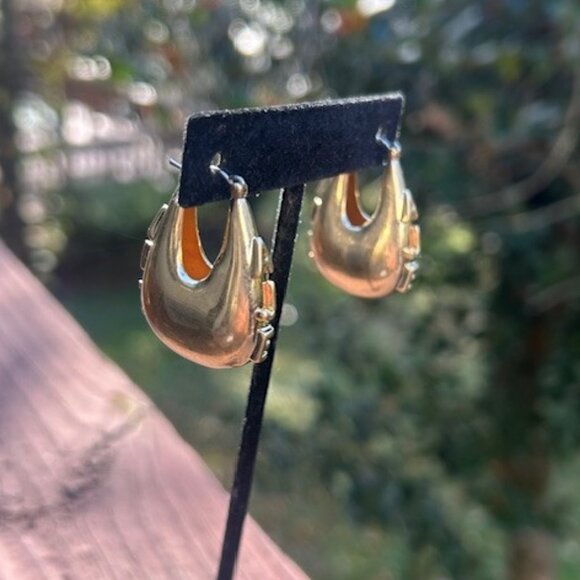 AJE Designer Australia Brass EARRINGS - Picture 2 of 8